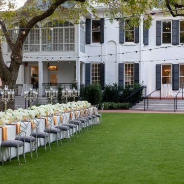 Hydrangea Centerpiece Wedding, White Hydrangea Wedding, Woodbine Mansion, Wedding Reception Tables Centerpieces, Hydrangea Wedding, Austin Wedding Venues, Outdoor Wedding Inspiration, Hydrangeas Wedding, Historic Wedding