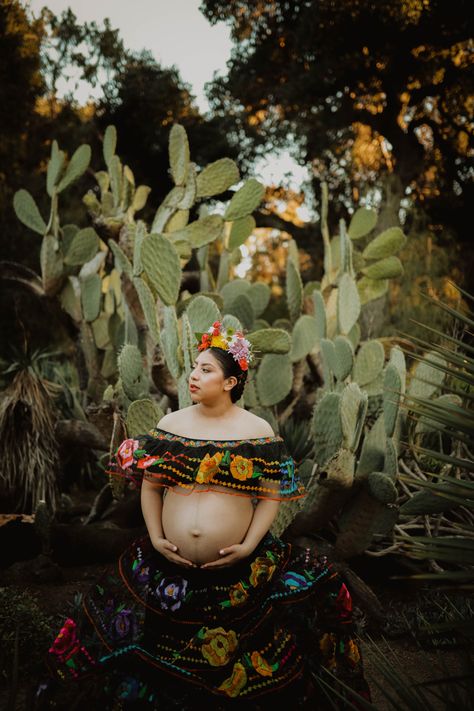 Aztec Maternity Shoot, Cactus Garden Maternity Shoot, Mexican Maternity Shoot Photo Ideas, Mexican Maternity Shoot, Bump Pictures, Maternity Photo Outfits, Mommy Things, Maternity Photography Poses Pregnancy Pics, Couple Pregnancy Photoshoot