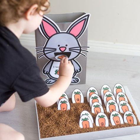 Our new IKEA FLISAT sensory table - Little Lifelong Learners Easter Flisat Table, Sensory Play Ideas For Toddlers, Carrot Activities For Preschool, Easter Sensory Play, Easter Sensory Table, Easter Dramatic Play, Diy For Toddlers, Activity Table For Kids, Busy Bags For Toddlers