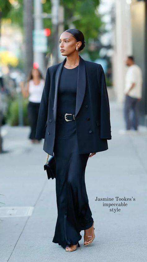 Dress 2023 Trend, Black Dress 2023, Kendall Jenner Casual Outfits, Jasmin Tookes, Kendall Jenner Casual, Look Working Girl, Vogue France, Classic Style Outfits, Jasmine Tookes