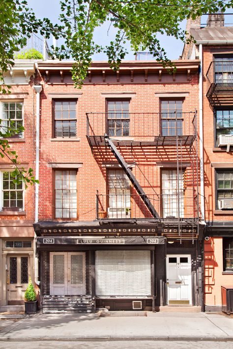 Apartment Building Reference, Downtown Apartment Exterior, Vintage Apartment Exterior, French Apartment Building, Simple Apartment Exterior, Historic Apartment Building, Apartment Above Store, Cute Apartment Building, Anime Apartment Building