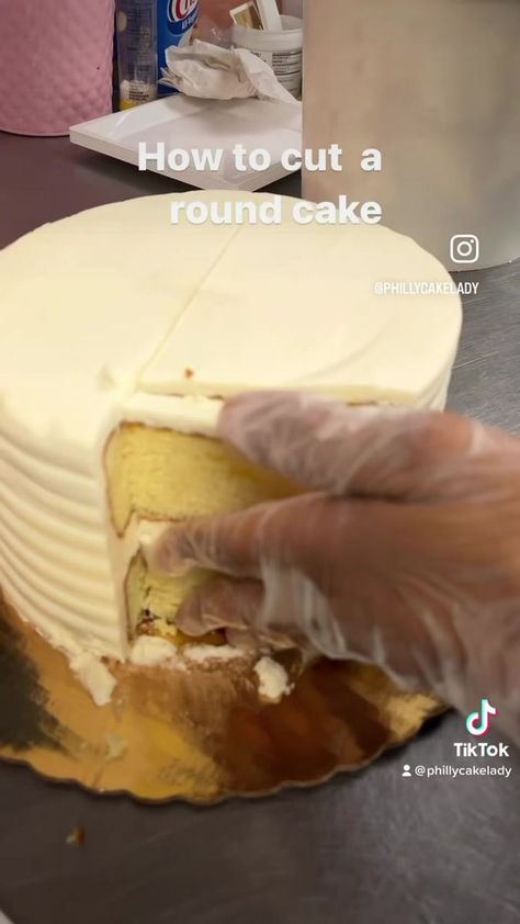 Here's a better way to cut a round birthday cake. We've been butchering them for yearsss 😂 #phillycakelady #cakes #phillybakery #desertlife #baker... | By 4 Every Occasion Cakes & Cupcakes - Phillycakelady Round Cake Sizes, Cake Sizes And Servings, Round Birthday Cakes, Circle Cake, 10 Inch Cake, Round Wedding Cakes, Cake Hacks, Cake Baking Recipes, Cake Sizes