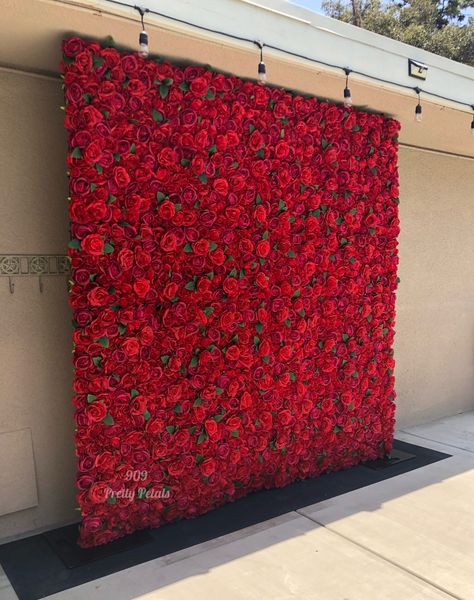 Red Wedding Photo Backdrop, Wedding Ideas Red Roses, Red Roses Backdrop Decor, Rose Wall Backdrop Wedding, Red Rose Decorations Party, Red Rose Sweet 16 Theme, Sweet 15 Red Theme, Rose Wall For Wedding, 15 Red Decorations