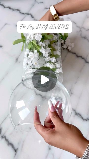 Creative Wedding Centerpieces Diy, Cute Diy Centerpieces, Floral Decor For Home, Home Made Centerpieces, Faux Flower Decor Diy, Wedding Decor For Home, Reusable Centerpieces Ideas, Small Vase Decorating Ideas, Large Vase Filler Ideas