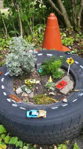 Tire Fairy Garden Ideas, Tire Yard Ideas, Tractor Tire Sand Boxes, Boys Fairy Garden, Tractor Tyre Ideas Kids Outdoor Play, Fairy Garden For Boys, Tire Fairy Garden, Tractor Tyre Ideas, Boy Fairy Garden Ideas