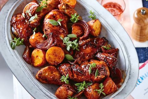 Portuguese chicken Portuguese Chicken Recipes, Portuguese Dinner, Portuguese Chicken, Rosemary Chicken Recipe, Oregano Chicken, Chicken Kebab Recipe, Roasted Chicken And Potatoes, Chicken And Potatoes, Roast Chicken Recipes