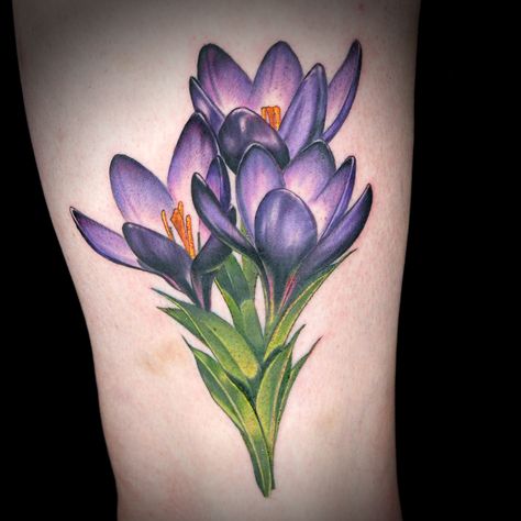 Realistic Flower Tattoo Color, Crocus Flower Tattoo, Crocus Tattoo, 3d Flower Tattoos, Bouquet Of Flowers Tattoo, Ink Master Tattoos, Purple Rose Tattoos, Realistic Flower Tattoo, Flowers Tattoos