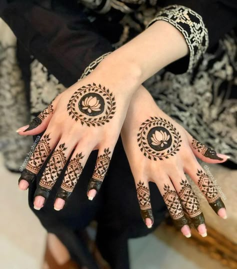 Mehndi Back Hand Design Simple, Mehandi Small Designs, Kamal Mehendi Design, Simple Diwali Mehndi Designs, Aesthetic Mehendi Designs For Hands, Latest Mehndi Designs 2024, Simple Mehendi Designs 2024 Back, Henna Simple Designs Easy, Mehndi Designs Simple Aesthetic