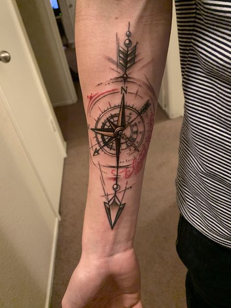 Compass Tattoos Arm, Compas Tattoo, Arrow Compass Tattoo, Sagittarius Tattoo Designs, Sagittarius Tattoo, Bauch Tattoos, Forearm Band Tattoos, Compass Tattoo Design, Hamsa Tattoo