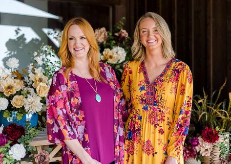 Pioneer Woman Clothing, Pioneer Woman Ree Drummond, Pretty Tops, Perfect Fall Outfit, Ree Drummond, Flowy Design, Casual Bottoms, Feminine Blouses, Fall Clothing