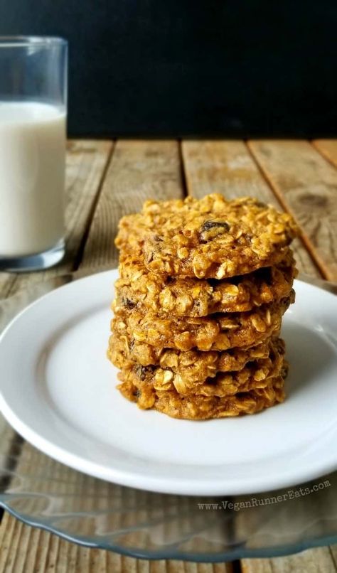 Egg Free Cookies Recipes, Oatmeal Raisin Cookie Recipe, Vegan Oatmeal Raisin Cookies, Raisin Cookie Recipe, Healthy Vegan Cookies, Aquafaba Recipes, Easy Vegan Cookies, Oatmeal Raisin Cookie, Baking Recipes Healthy