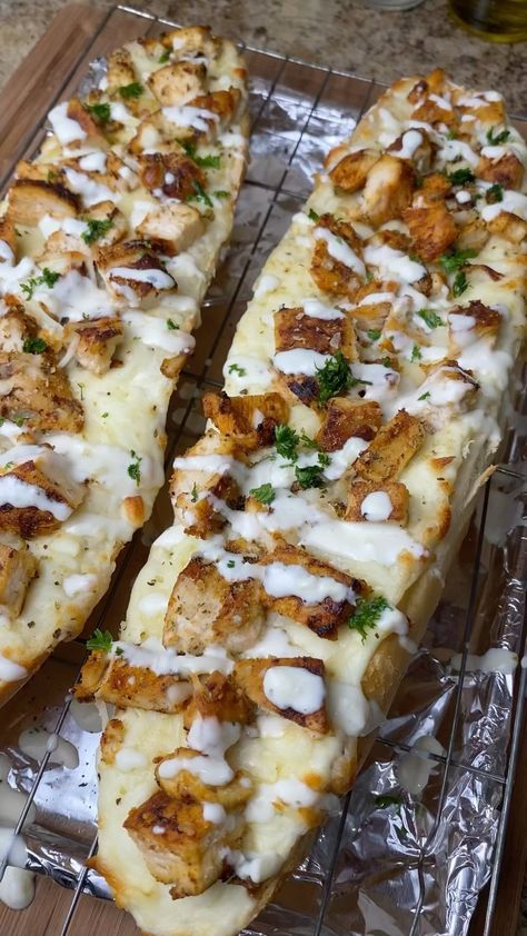 RD Eats🇻🇮 | Chicken Alfredo French Bread Pizza! 🤤🔥🥖 @danosseasoning #danospartner #spiceupxmas #pizzapizza #alfredo #reelsinstagram #reelitfeelit… | Instagram Chicken Alfredo Pizza, Alfredo Pizza, Pizza Chicken, French Bread Pizza, Bread Pizza, Chicken Alfredo, French Bread, Alfredo, Spice Things Up