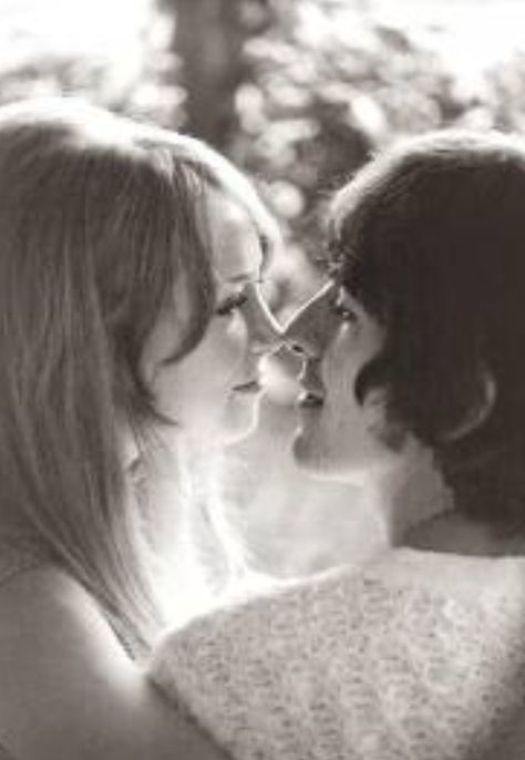 Pattie Boyd and George Harrison, 1966 George Harrison Pattie Boyd, Beatles Girl, Nastassja Kinski, Pattie Boyd, Beatles George, Beatles Photos, Something In The Way, Famous Couples, The Fab Four