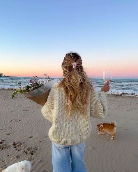 Beach In December Outfits, Beach Sweater Photoshoot, Beach Pictures Inspiration, Cozy Beach Pictures, Beach Girl Aesthetic Outfit Winter, Beach At Winter, Sweater Beach Outfit, Fall Beach Pics, Beach Outfits Winter