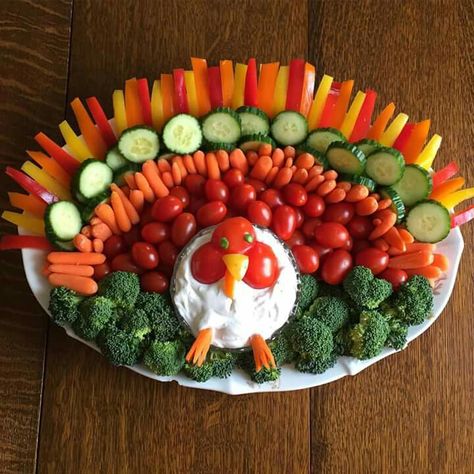 Veggie Tray Designs, Fall Veggie Platter, Thanksgiving Vegetable Tray, Thanksgiving Snacks Appetizers, Turkey Charcuterie, Thanksgiving Potluck Ideas, Turkey Veggie Platter, Thanksgiving Veggie Tray, Thanksgiving Food List