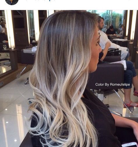 Cabelo Ombre Hair, Baylage Hair, Beige Blond, Ombre Hair Blonde, Dark Roots Blonde Hair, Brown Hair Balayage, Blonde Hair Looks, Balayage Hair Blonde, Hair Color Highlights