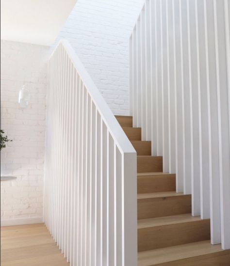 Gallery | Be Inspired by Budget Stairs | Sydney Modern Wood Staircase, Trap Balustrade, Handrail Modern, Scandinavian Stairs, Gallery Staircase, Timber Balustrade, Stairs Rails, Modern Staircase Railing, Timber Handrail