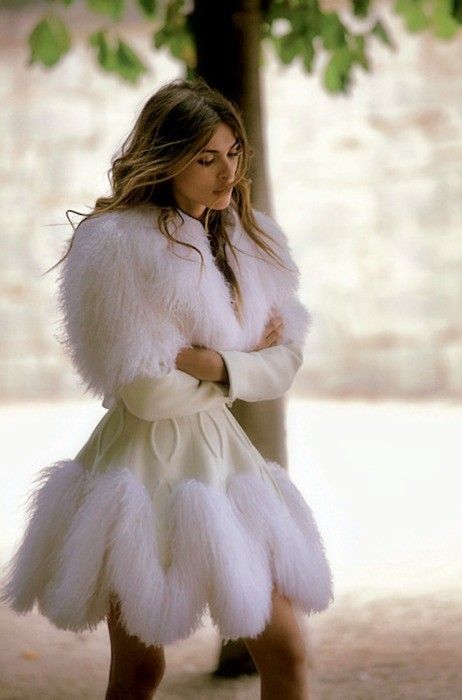 Magnifique Fur Clothes, Modern Tailoring, Photography Tattoo, Glamouröse Outfits, Fabulous Furs, Azzedine Alaia, Modieuze Outfits, White Fur, Fur Coats