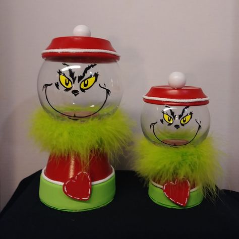 Small and Large Clay Pot Candy Jars - Etsy Grinch Christmas Party Ideas, Candy Jars Diy, Grinch Ideas, Party Ideas Christmas, Christmas Candy Jars, Grinch Crafts, Ideas For Food, Terra Cotta Pot Crafts Diy, Grinch Christmas Party