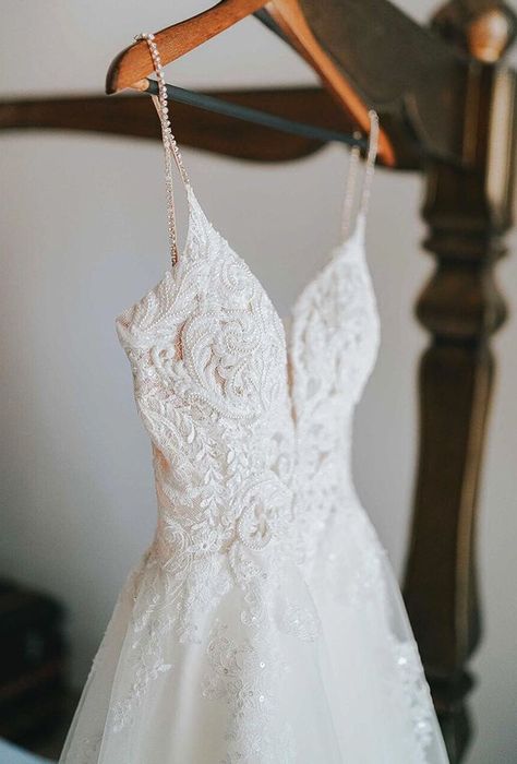 Wedding Dress Pictures Hanging, Hanging Wedding Dress, Wedding Dress Hanging, Wedding Bride Dress, Brides Dresses, Wedding Dress Photography, Wedding Details Photography, Dress Photo, Wedding Dress Pictures