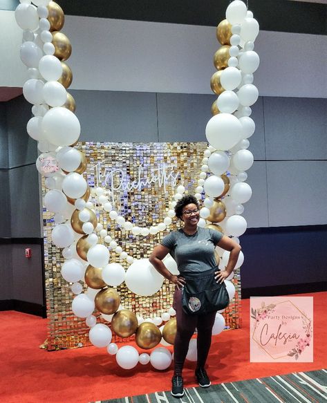 Pearls Backdrop, Pearl Themed Party, Wedding Balloon Garland, Linking Balloons, Gold Shimmer Wall, Balloon Table Decorations, Link Balloons, Prom Backdrops, Hanging Balloons