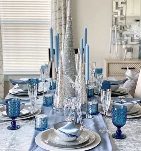 26 Christmas Table Setting Ideas for A Festive Party - Stylish Celebrations Christmas Table Setting Ideas, Blue And Silver Christmas, Christmas Table Setting, Table Setting Ideas, Table Place Settings, Blue Inspiration, Christmas Tablescape, Winter Wonderland Christmas, Setting Ideas