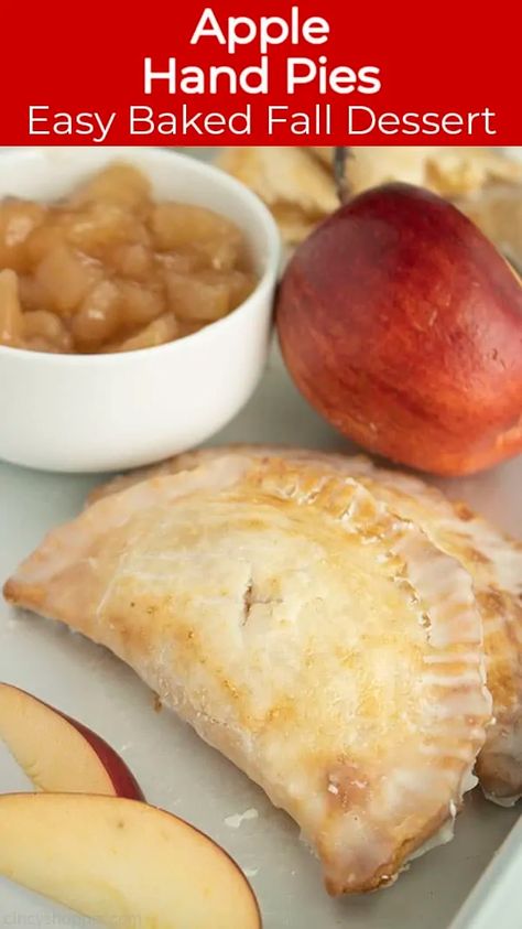 Baked Apple Hand Pies, Thanksgiving Recipes Dessert Pies, Caramel Apple Pie Cookies, Thanksgiving Recipes Dessert, Recipes Dessert Easy, Baked Breakfast, Apple Desserts Easy, Hand Pie Recipes, Apple Hand Pies