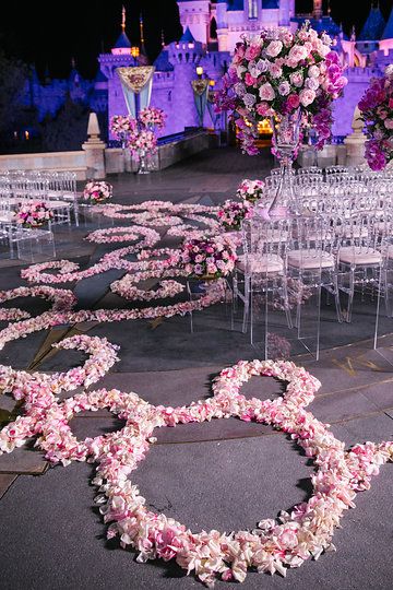 Castle Ceremony, Rapunzel Quince, Disney Wedding Dress, Disney Wedding Ideas, Princess Wedding Theme, Cinderella Wedding Theme, Disney Wedding Venue, Tangled Wedding, Aurora Wedding