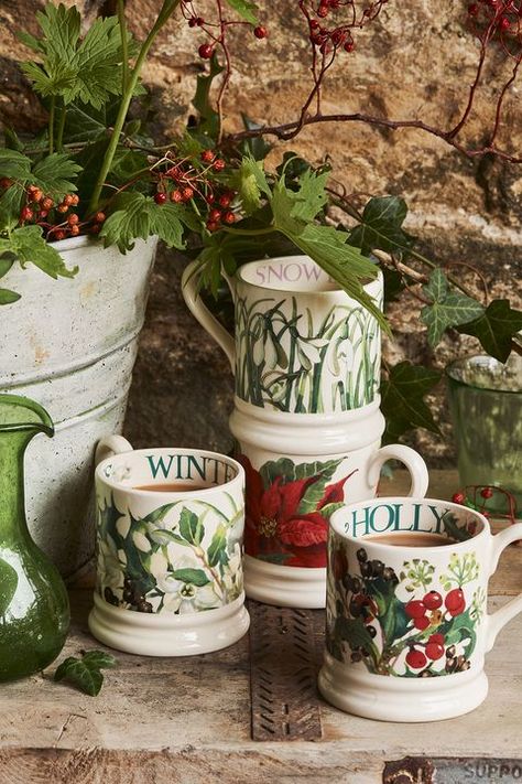 Emma Bridgewater Christmas 2021 range Decorate Coffee Table, Nautical Coffee Table, Personalized Christmas Plates, Round Coffee Table Decor, Pottery Brand, Coffee Table Arrangements, Emma Bridgewater Pottery, Interior Design Dining, Woodland Cottage