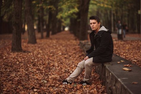 Male Fall Photoshoot, Autumn Poses, Autumn Photography Portrait, Men Pose, Men Portrait, Autumn Photoshoot, Portrait Photography Men, Nature Photoshoot, Senior Pictures Boys