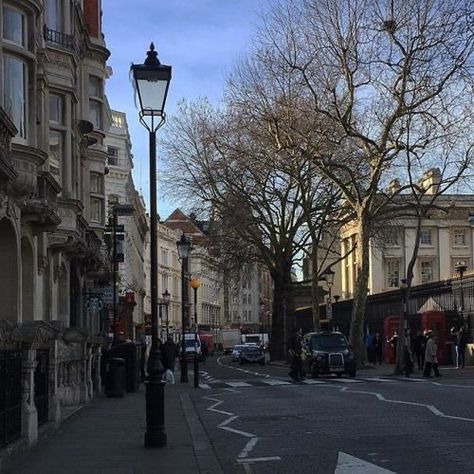 Romanticising Your Life, Morning Commute, Time Of Your Life, City Street, Oui Oui, City Aesthetic, Montmartre, Pretty Places, Cup Of Coffee