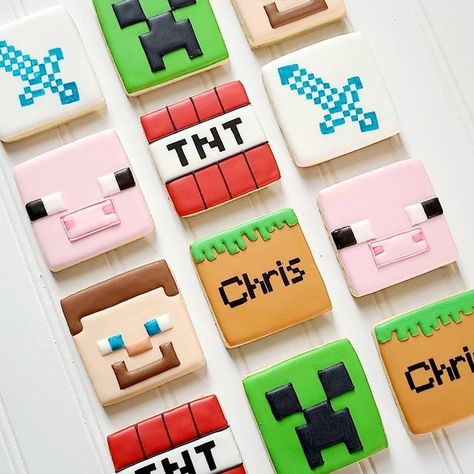 Minecraft Fondant Cookies, Easy Minecraft Cookies, Minecraft Pretzels, Minecraft Cookies Royal Icing, Square Cookie Decorating Ideas, Minecraft Cookies Decorated, Minecraft Sugar Cookies, Creative Pastries, Flooded Cookies