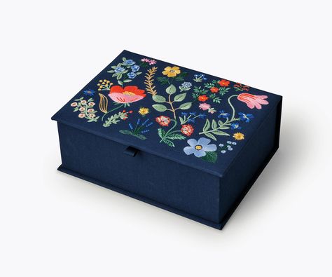 PRICES MAY VARY. BRIGHT, BEAUTIFUL DESIGN: Keep your precious and valuable belongings in one secure and elegant place with the Strawberry Fields Large Embroidered Keepsake Box. The lovely floral pattern will complement your home while housing your possessions! Ideal for gifting to your homemaking-savvy friends or family members. EVERYTHING YOU NEED AND MORE: Rifle Paper Co. offers a wide variety of products that range from stationery and greeting cards to phone cases and home decor. This trendy Hand Painted Wooden Box, Fabric Covered Boxes, Anna Bond, Bold Aesthetic, Fabric Box, Painted Wooden Boxes, Gold Foil Logo, Anniversaire Harry Potter, Fabric Boxes