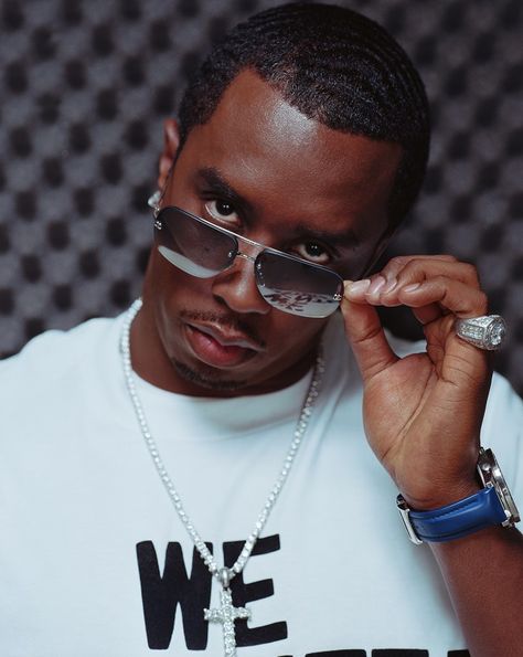 We list some of the biggest Celebrity Endorsement Flops in Fashion in our guide to 5 Celebrity Clothing Lines We Wish Never Happened. Bad Boy Records, Bet Hip Hop Awards, Sean Diddy Combs, Faith Evans, Sean Combs, Diddy Combs, Hip Hop Quotes, Hip Hop Culture, American Rappers