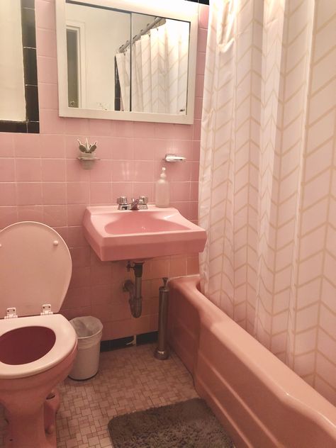 550 Square Foot NYC Studio Tour Photos | Apartment Therapy Small Ensuite Bathroom, Pink Tile Bathroom, 1950s Bathroom, Pink Bathtub, Small Ensuite, Pink Tub, Vintage Pink Bathroom, Pink Toilet, Small Bathroom Storage Ideas