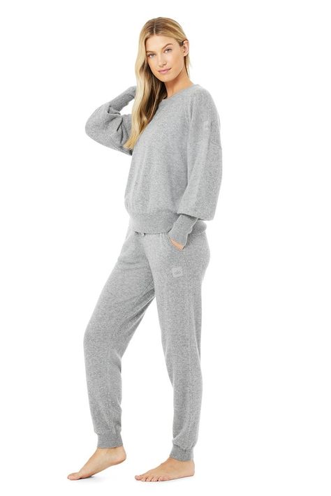 Cashmere Jet Set Crew & High-Waist Pant Set - Dove Grey Heather | Alo Yoga Cashmere Clothing, Running Wear, Cashmere Outfits, Warm Cardigan, Knitted Suit, Light Knit, Womens Cashmere, Sports Wear, Dove Grey