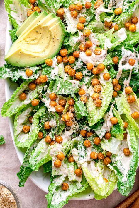 The Best Vegan Caesar Salad - The Simple Veganista Vegetarian Ceasar Salad Recipes, Ceasar Salad Veggie, Simple Ceasar Salad Recipes, Caesar Salad Vegan, Vegan Ceasar Salad Recipes, Vegetarian Caesar Salad, Vegetarian Ceasar Salad, Vegan Clean Eating Recipes, Healthy Ceaser Salad