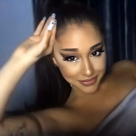 Ariana Grande Live Performance, Ariana Singing, Ariana Grande Disney, Ariana Pfp, Ariana Grande Live, Ariana Grande Cute, Ariana Grande Pictures, Ariana G, In Your Face