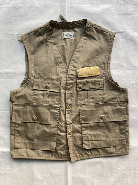 "Vintage 1980's SafTbak Fishing Vest In Very Good Condition, Have a bit stain, No have Damaged, Made in USA, So many pockets, Good materials, And game bag back, Mens Size L * Size Measurement * (Inches) Shoulder 18\" Pit to Pit 23\" Length 25.5\"  Return & Exchange no Accepted  This Price Include Cost Shipping, Free shipping by air It may take 2-3 weeks. So I want Buyer is confident and wait patiently during this period Thank you for understanding and supporting us. Also, respect. international shipping agreements The ordered is considered final. international transportation All risk lies with the buyer. When the product leaves Thailand. You can check the status from the parcel number only. The same way you see, international transportation In the case of defective or damaged products, The Ootd Vest, Photographer Vest, Lauren Lewis, Safari Vest, Safari Outfits, Swedish Army, Fishing Vest, Khaki Trousers, Work Trousers