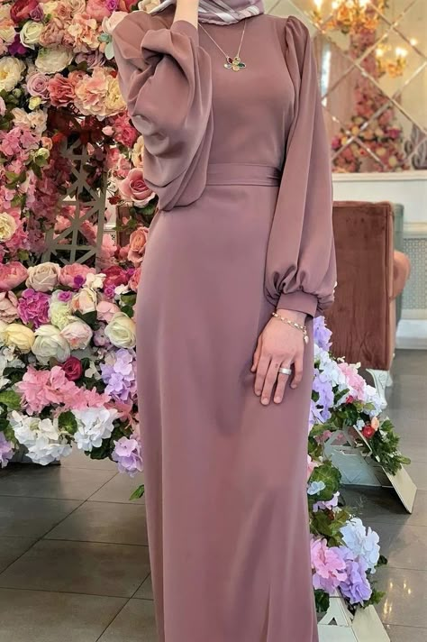 Dress Muslim Modern, Braidsmaid Dresses, Rok Outfit, Hijab Dress Party, T Shirt Branca, Model Gamis, Dress Gamis, Kebaya Dress, Simple Bridesmaid Dresses