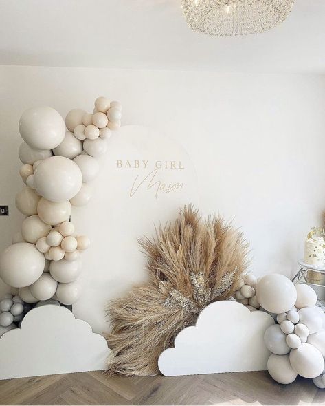 Neutral Ballon Arrangement, Boho Neutral Gender Reveal, Gender Reveal Different Colors, Gender Reveal Balloon Backdrop, All White Gender Reveal Party Ideas, Cloud Theme Backdrop, Baby Shower Color Themes Boy, Baby Shower Nutrual, Neutral Baby Shower Ideas Girl