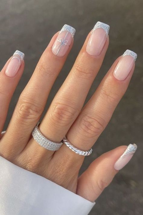 Cute nail decoration Nail Art Mariage, Nails December, Ongles Bling Bling, Silver Nail Designs, December Nails, Nails Silver, Silver Nail, Casual Nails, Nails Christmas