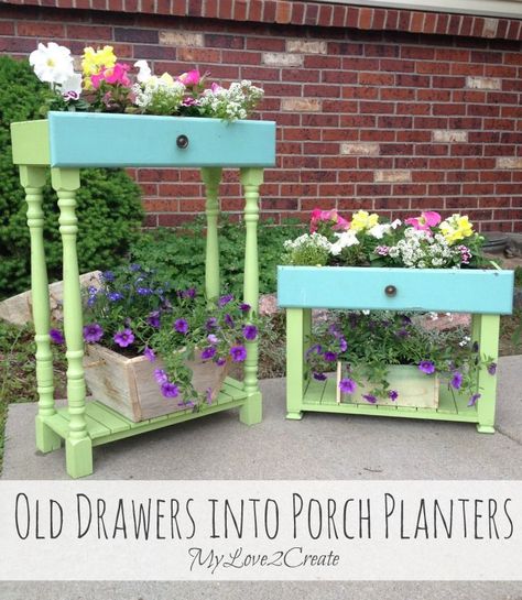 MyLove2Create shows you how to make these adorable drawer planters using spindles, and  how to get creative with scrap wood and paint sticks. Planter Project, Porch Planters, Old Drawers, Diy Outdoor Decor, Painted Sticks, Diy Planters, Garden Crafts, Redo Furniture, Diy Backyard