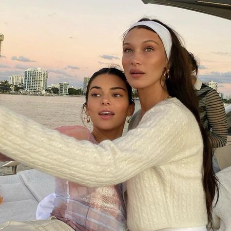 Hadid Sisters, Bella Hadid Outfits, Model Aesthetic, Models Off Duty, Girl Crushes, Bella Hadid, Kendall Jenner, Pretty People, Chic Style