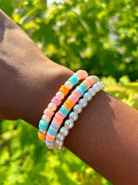 Preppy Thread Bracelets, Clay Bead Bracelets Ideas Summer, Wwjd Clay Bead Bracelet Ideas, Cute Glass Bead Bracelet Ideas, Preppy Bracelet Ideas Summer, Beach Clay Bead Bracelet Idea, Clay Bead Bracelet Ideas Summer Preppy, Preppy Bracelets Ideas, Summer Clay Beads Bracelet Ideas