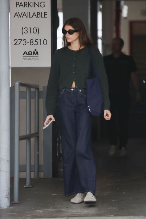 Kaia Gerber Style Kaia Gerber Style, Jeans Outfit Winter, Trendy Fits, Kaia Gerber, Kinds Of Clothes, 가을 패션, Dream Clothes, Feminine Style, Jean Outfits