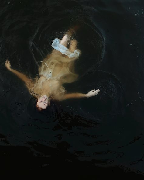 Girl in water, girl floating in a river, dark aesthetic, dark mermaid Mermaid Floating In Water, Laying In Water Photography, Woman Lying In Water, Floating On Water Aesthetic, Someone Floating In Water, Water Photography Aesthetic, Dark Water Painting, Person Laying In Water, Girl In Water Aesthetic