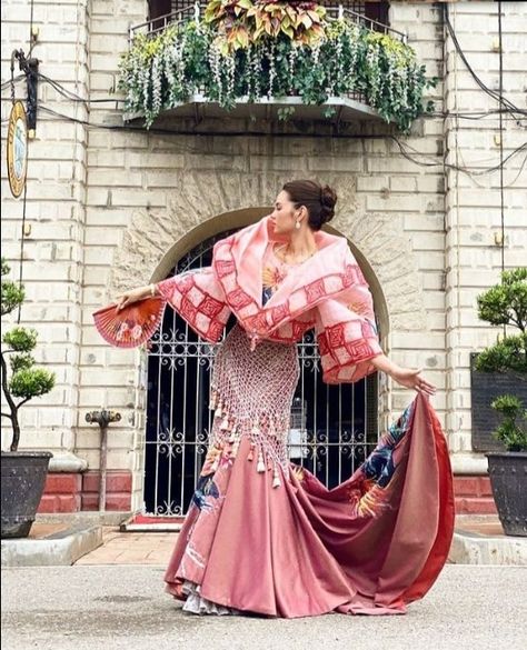 Filipino Cultural Clothing, Philippines Culture Traditional Dresses, Filipino Culture Traditional Dresses, Filipino Traditional Clothing Women, Filipino Fashion Street Styles, Filipina Aesthetic, Philippines Clothes, Filipino Traditional Clothing, Filipino Dress