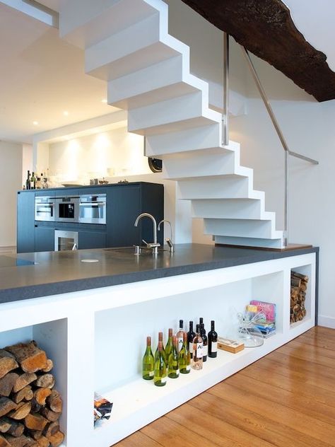 Kitchen Under Stairs, Stairs In Kitchen, Kitchen Lighting Design, Under The Stairs, Understairs Storage, Stair Storage, Smart Kitchen, Elegant Kitchens, Kitchen Lighting Fixtures