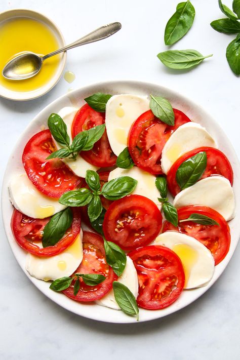 Classic Caprese Salad » Little Vienna Italian Caprese, Italian Caprese Salad, Ensalada Caprese, Caprese Salad Recipe, Mozzarella Salad, Traditional Italian Dishes, Grape Salad, Tomate Mozzarella, Ambrosia Salad